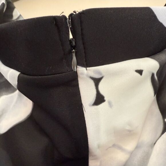 VENUS Black and White Floral Off-Shoulder Dress - Picture 11 of 13